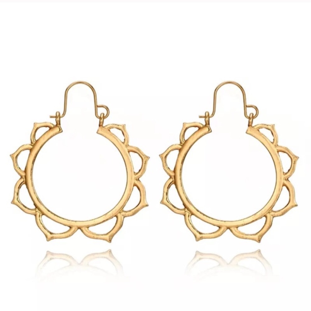 NWOT Gold lotus earrings